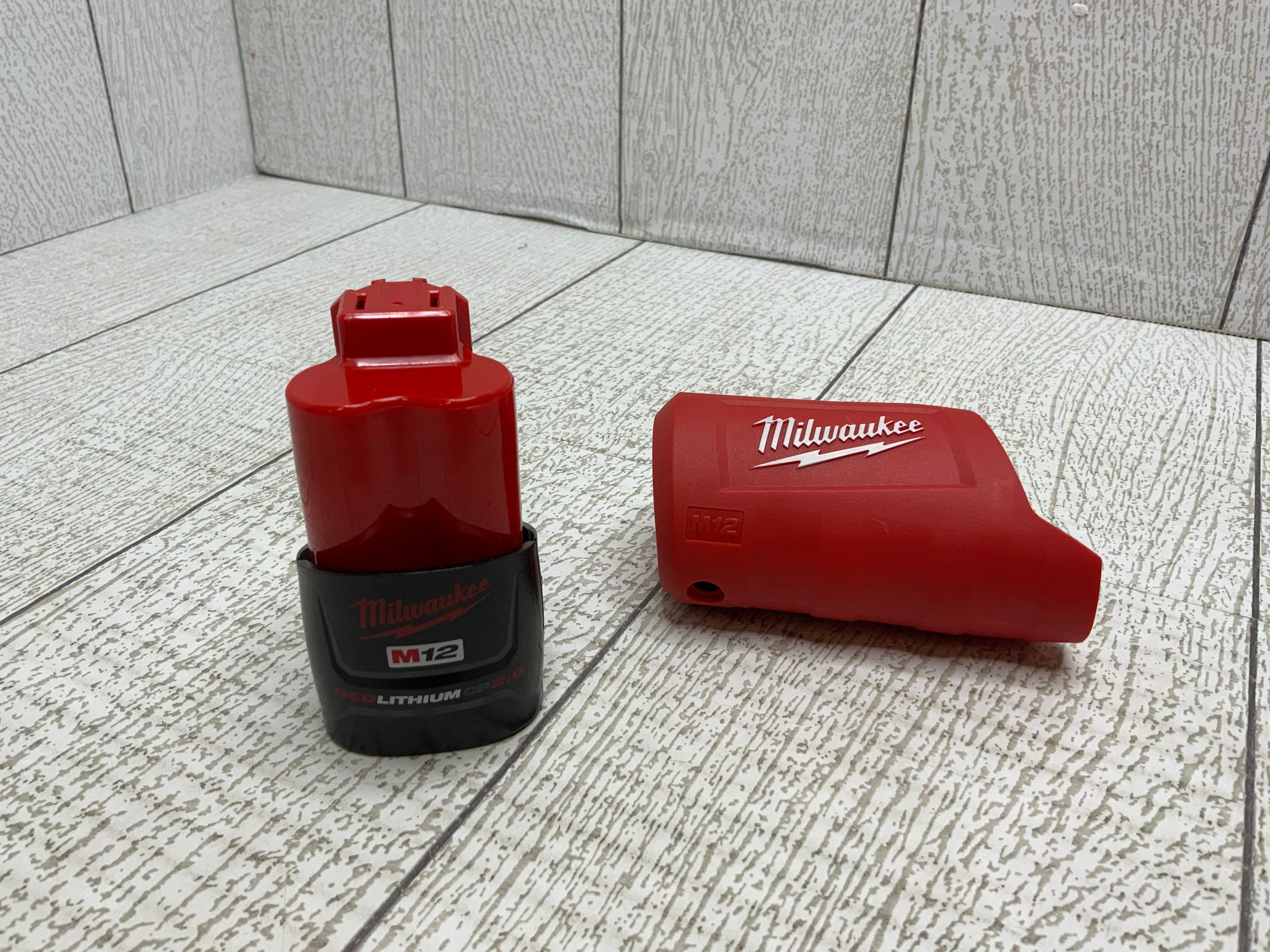 Milwaukee M12 Battery Pack & M12 Battery Holder (8059207024878)